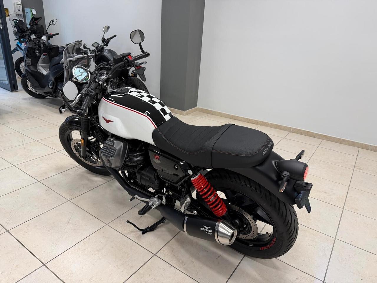 Moto Guzzi V7 STONE TEN