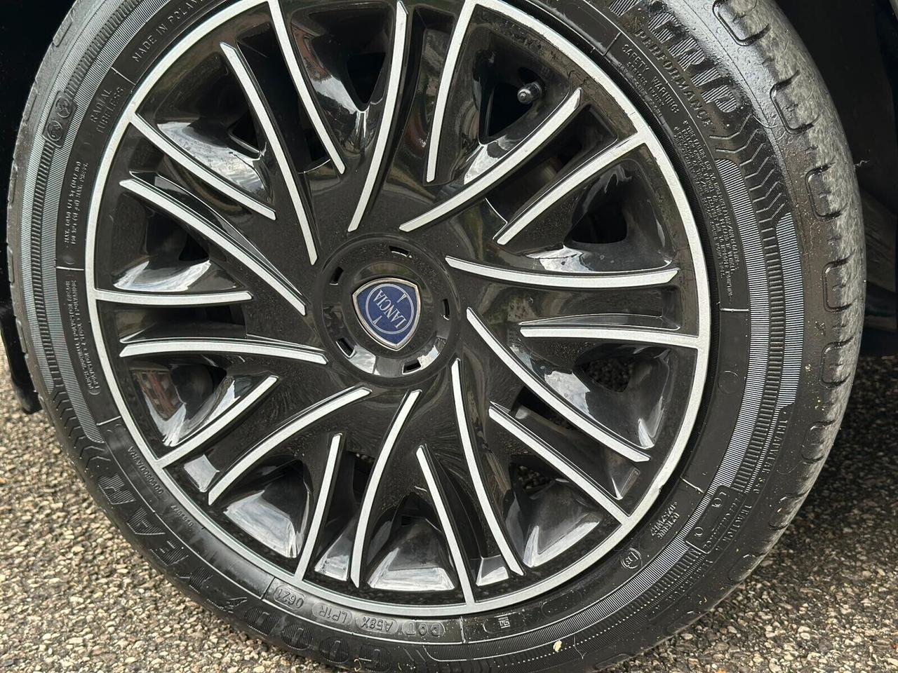 Lancia Ypsilon 1.2 69 CV 5 porte GPL Ecochic Gold