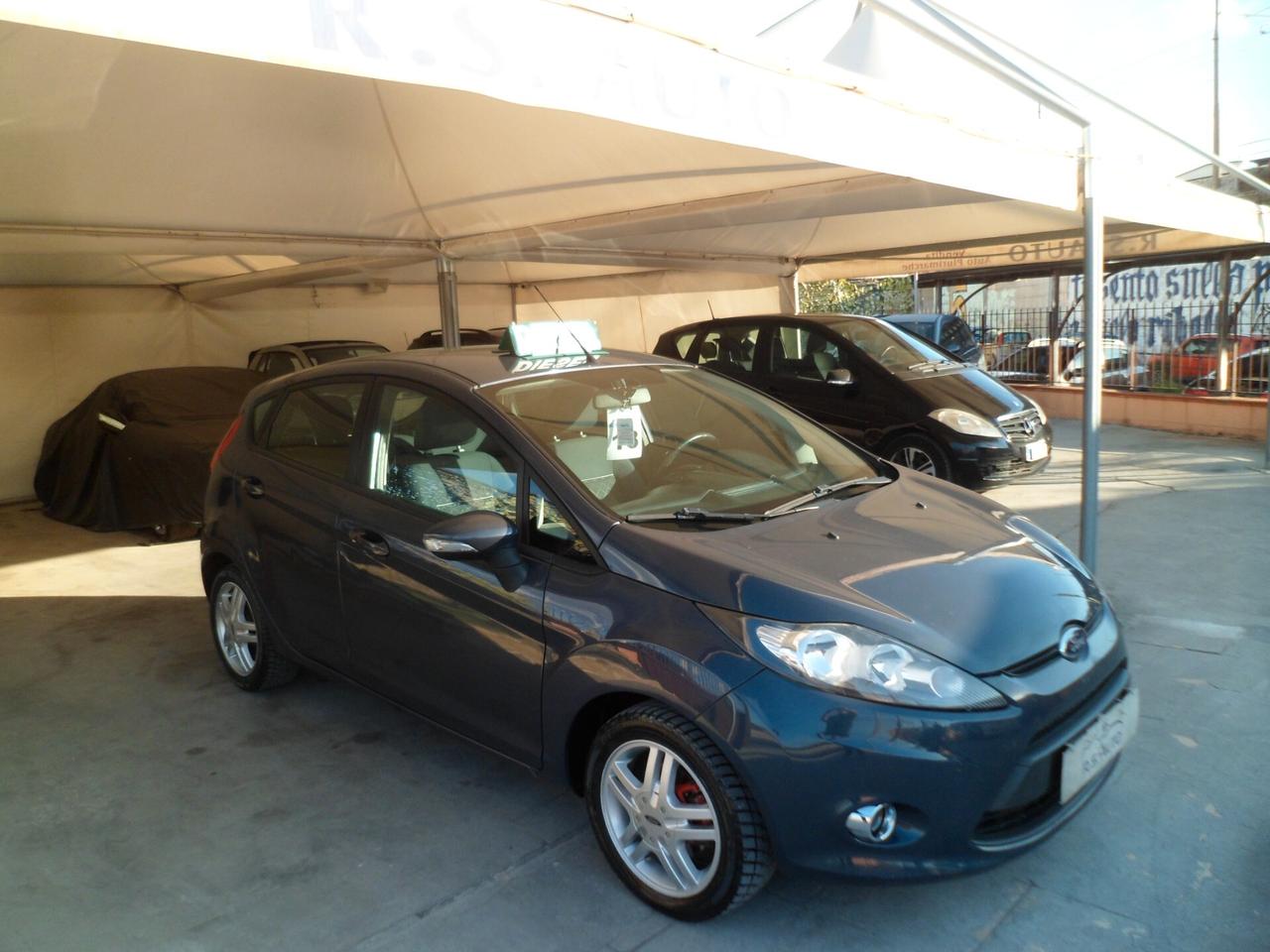 Ford Fiesta 1.4 TDCi 70CV 5 porte full 12