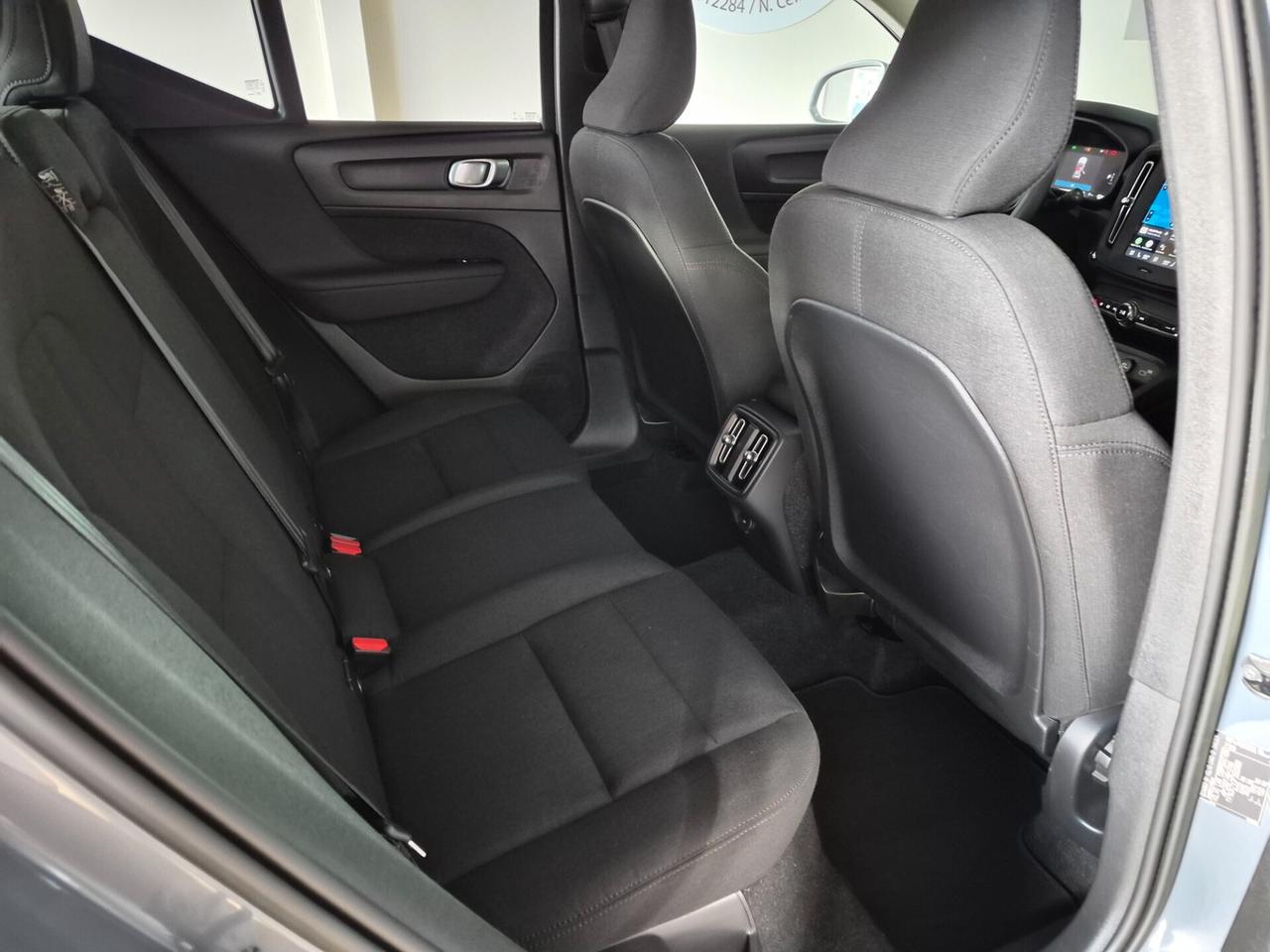 Volvo XC40 B3 2.0 HYBRID ESSENTIAL AUTOMATICA LED NAVI APPLE CAR PLAY/ANDROID AUTO RETROCAMERA C.18 KEYLESS VETRI PRIVACY