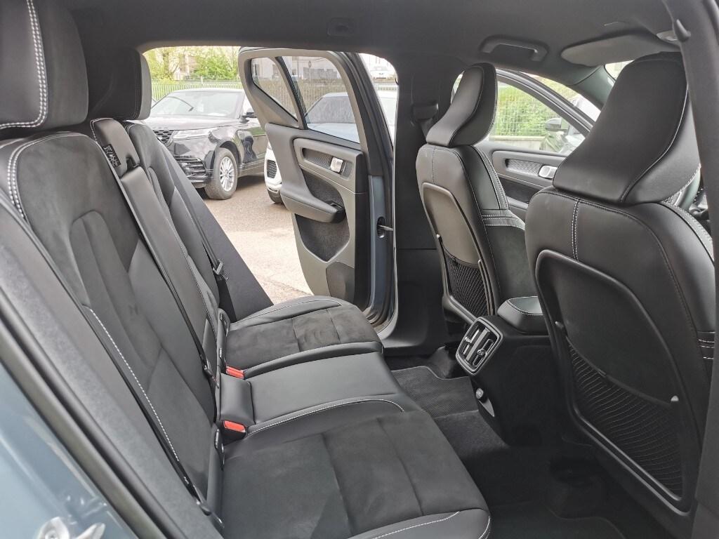VOLVO XC40 (2017-->) XC40 T3 Geartronic Momentu...