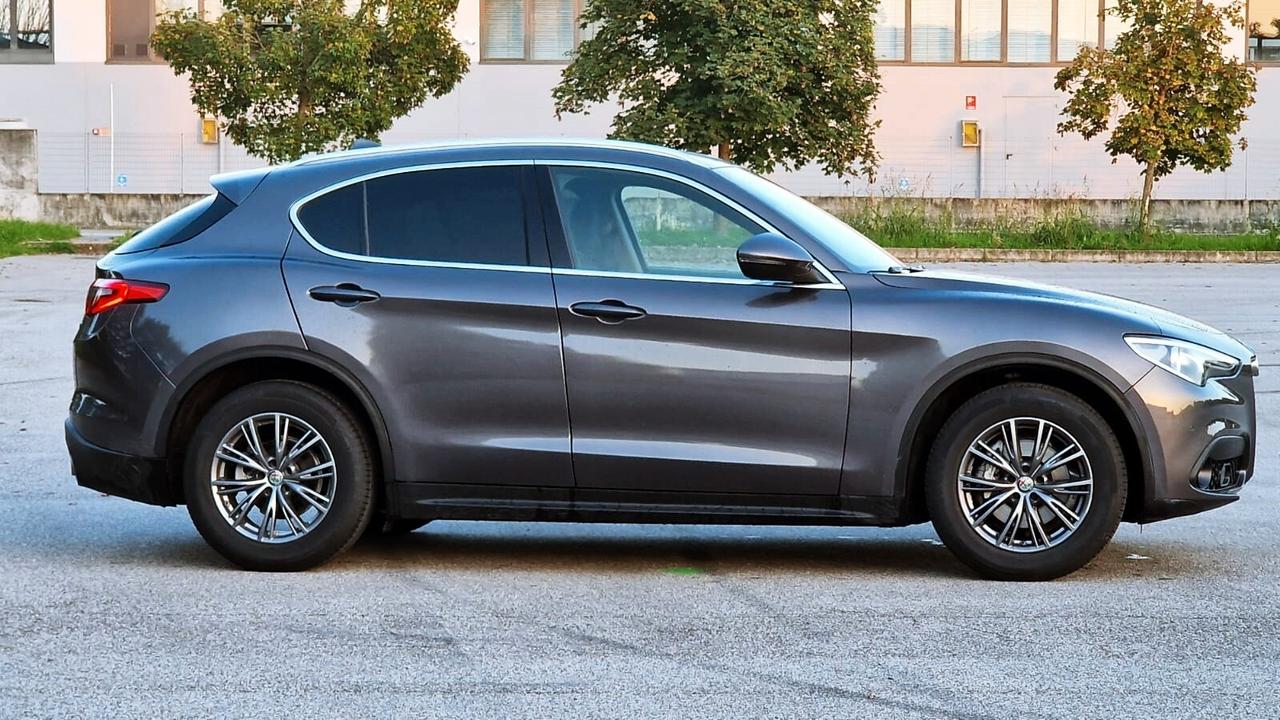 Alfa Romeo Stelvio 2.2 Turbodiesel 160 CV AT8 RWD Sport-Tech