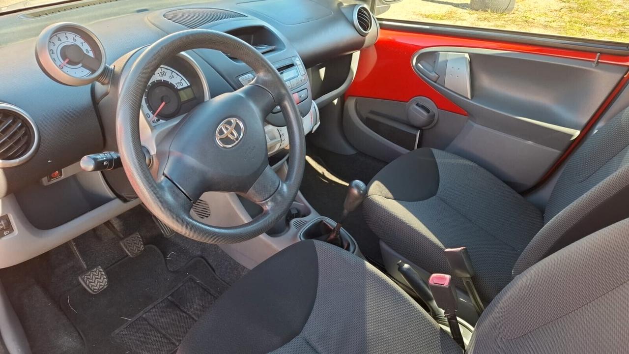 Toyota Aygo 1.0 5 porte NEOPATENTATI