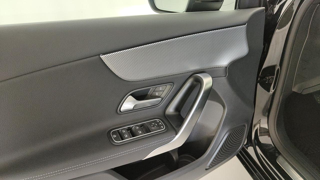Mercedes-Benz Classe A - W177 2018 - A 180 d Sport auto