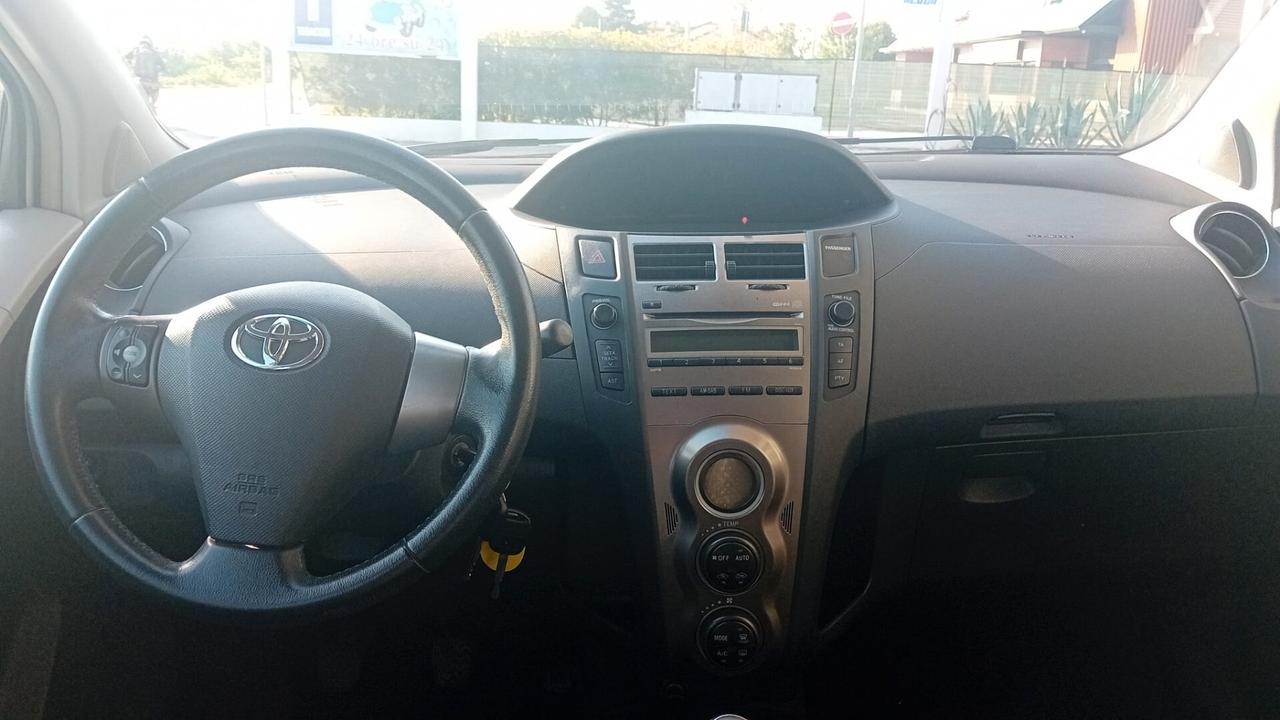 Toyota Yaris 1.0 5 porte Sol