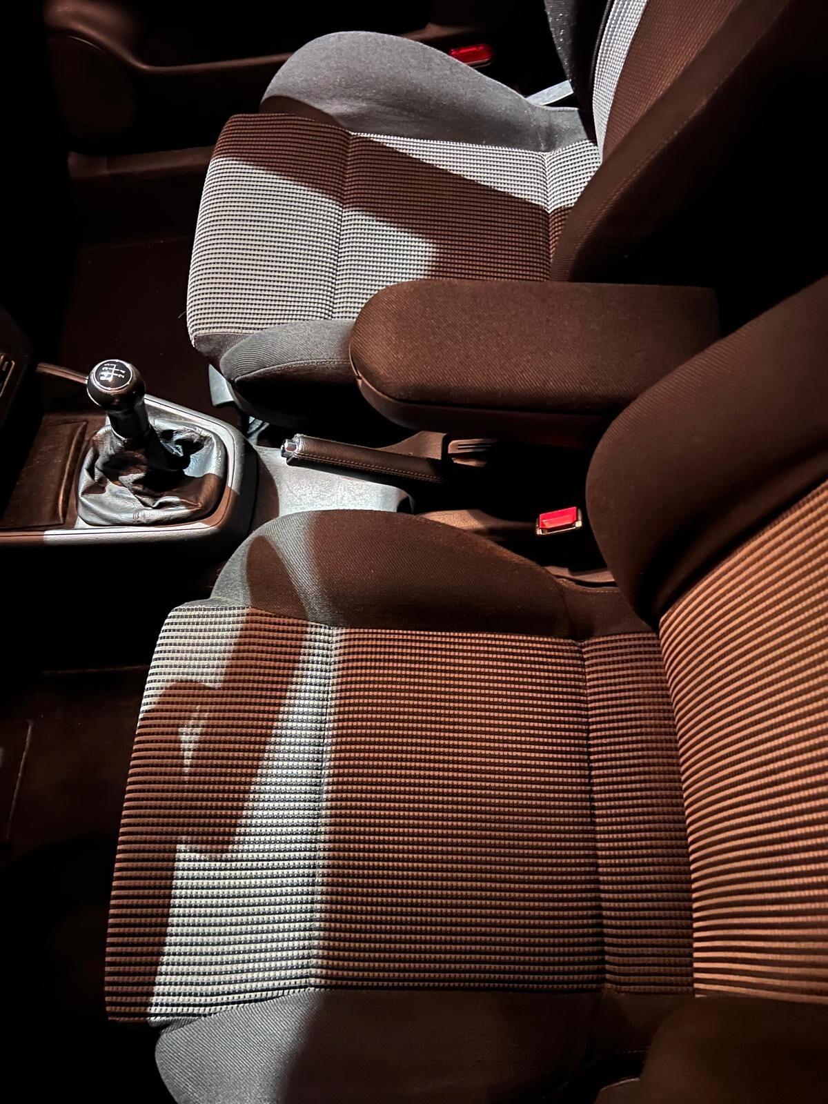 Volkswagen Golf 1.6 16V cat 5 porte Comfortline