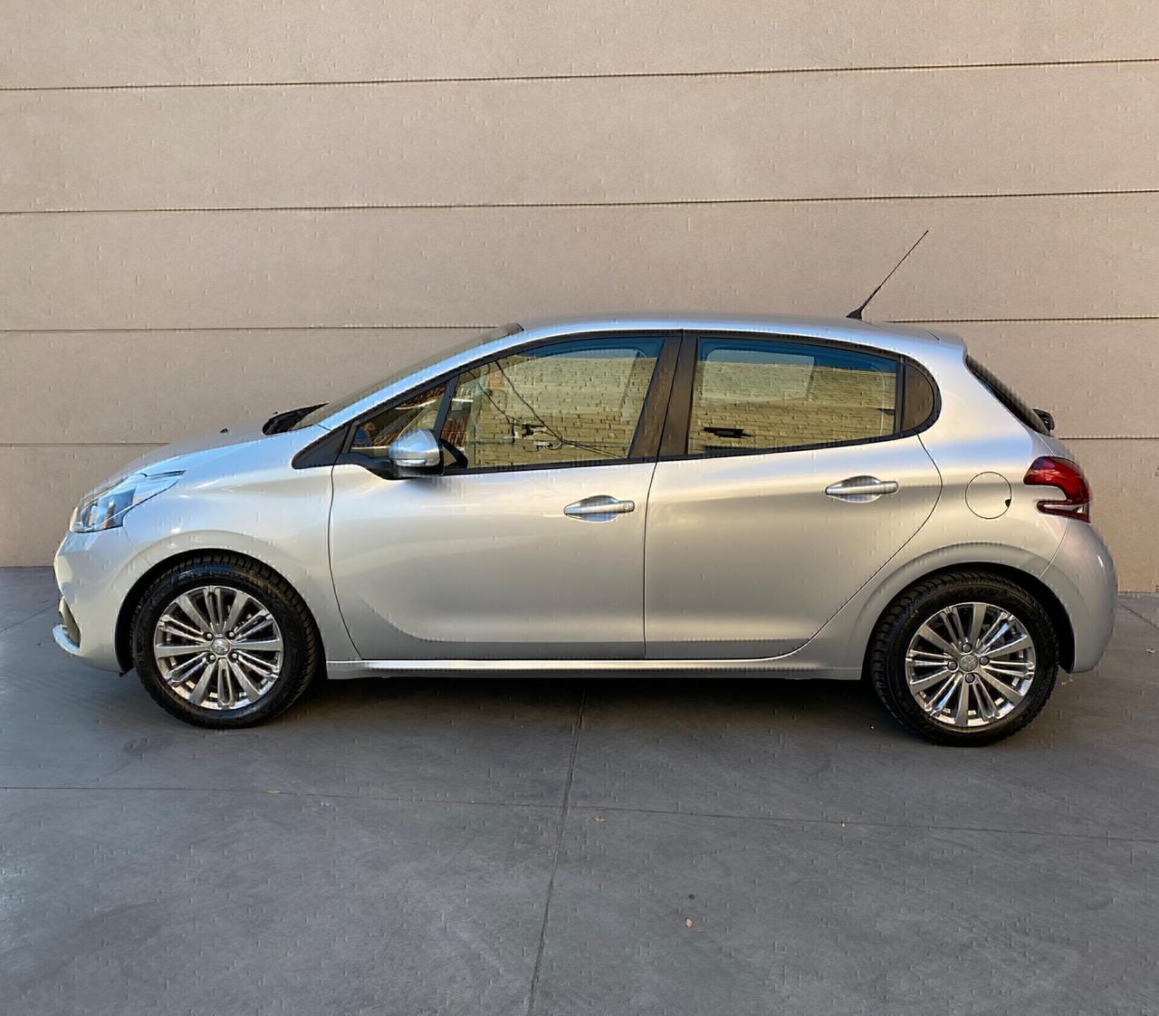 Peugeot 208 1.2 Benzina