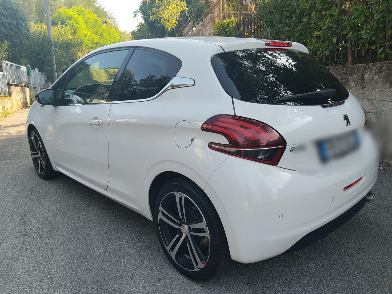 Peugeot 208 BlueHDi 100 3 porte GT Line