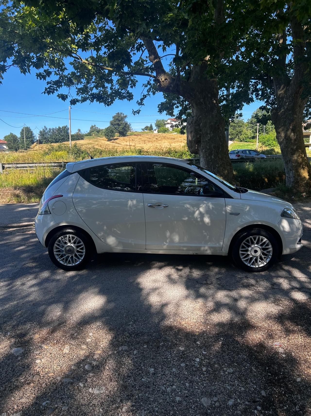 Lancia Ypsilon 1.2 69 CV 5 porte S&S Silver