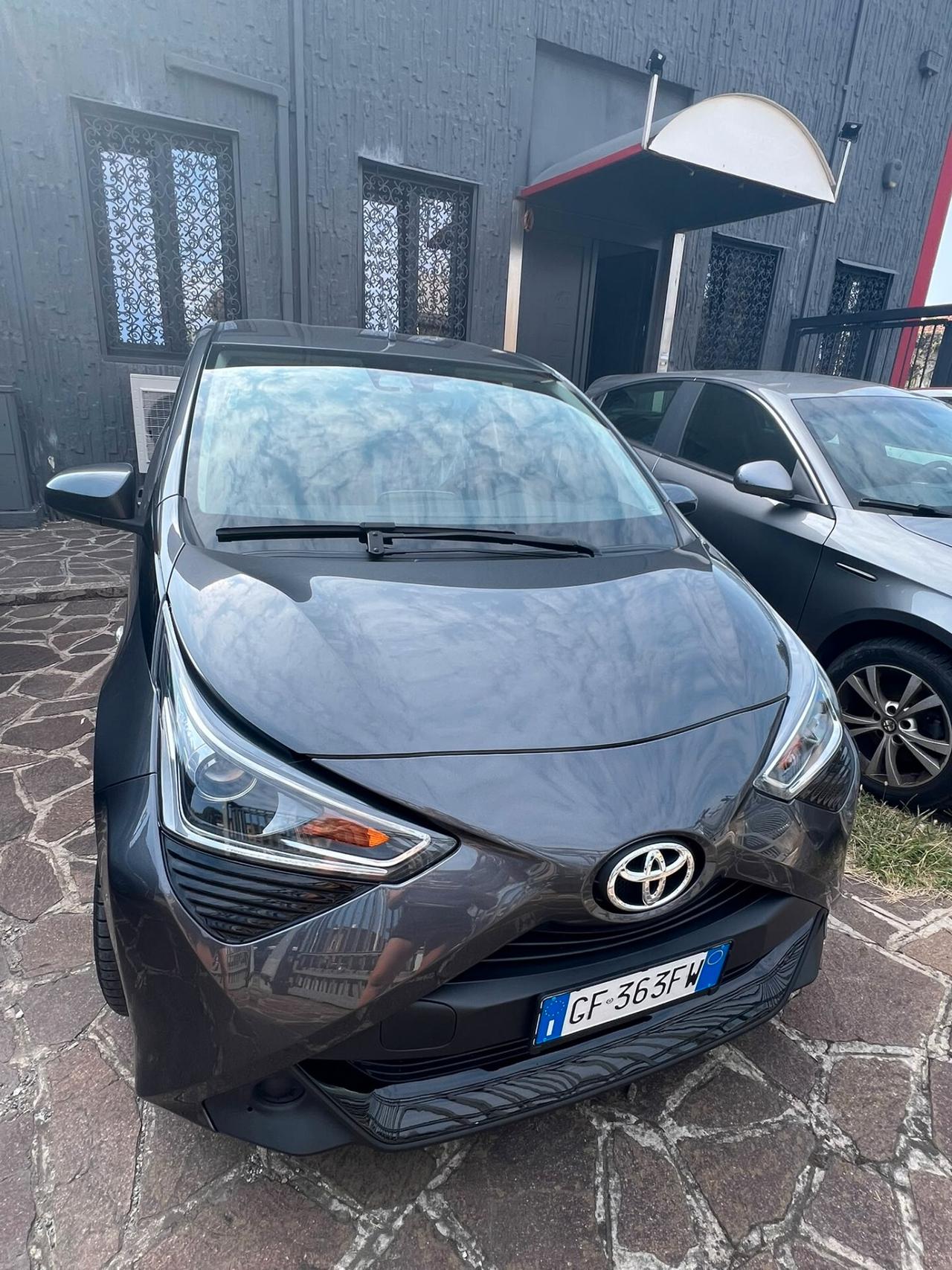 Toyota Aygo Connect 1.0 VVT-i 72 CV 5 porte x-play