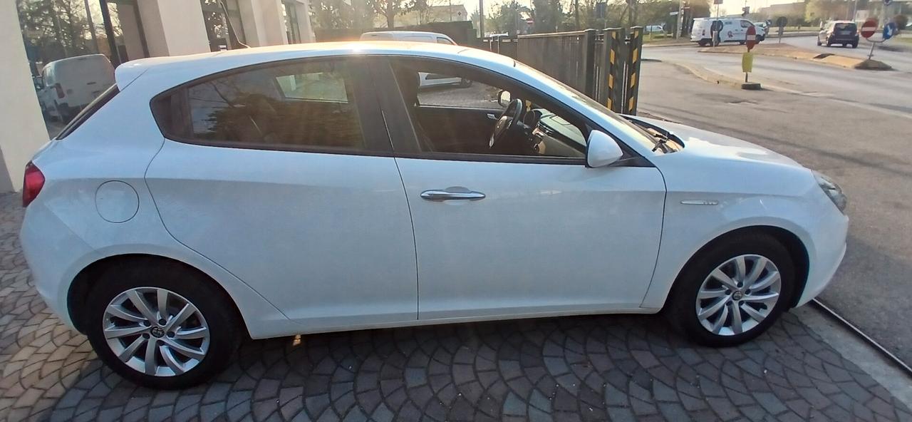 Alfa Romeo Giulietta 1.6 JTDm 120 CV neopatentati