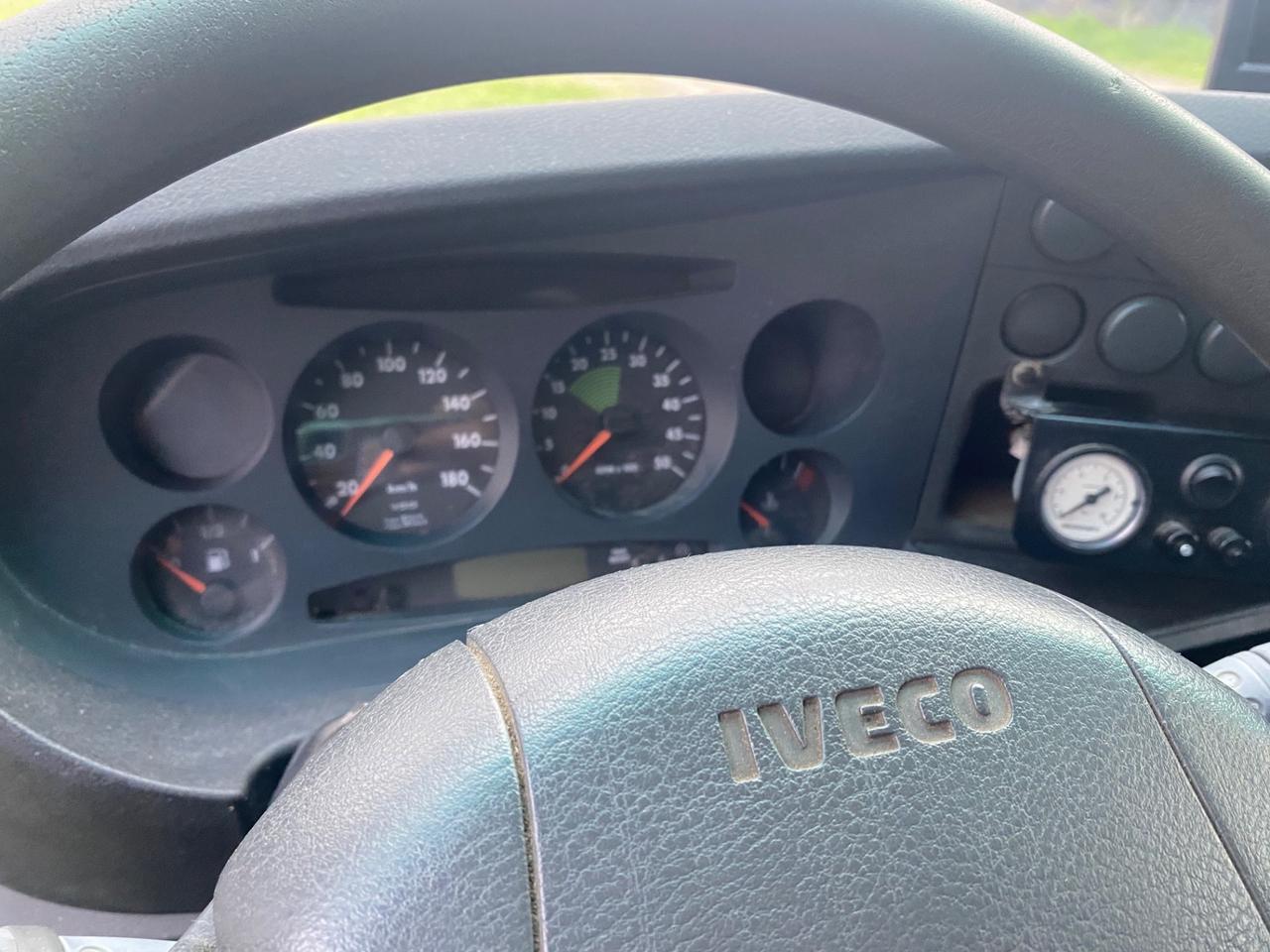 Iveco Daily 50 C11 trasporto per 3 cavalli patente B