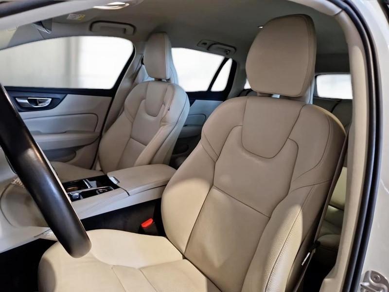 VOLVO V60 T6 plug-in AWD autom. ESSENTIAL WAGON