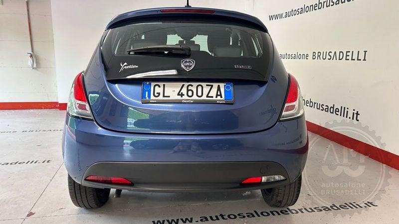 Lancia Ypsilon 1.0 FireFly 5 porte S&S Hybrid Silver