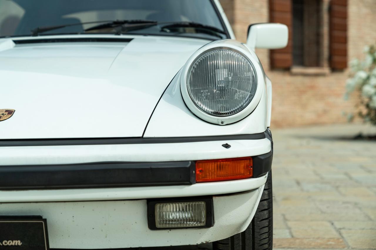 PORSCHE 911 CARRERA 3.2 - RDS01167