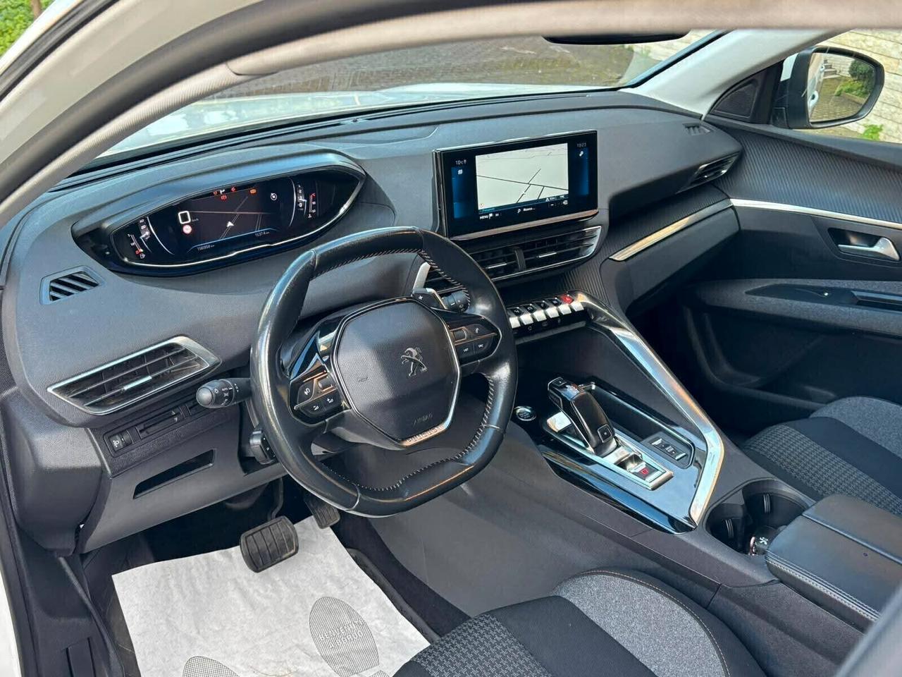 Peugeot 3008 BlueHDi 130 S&S AllurE**-