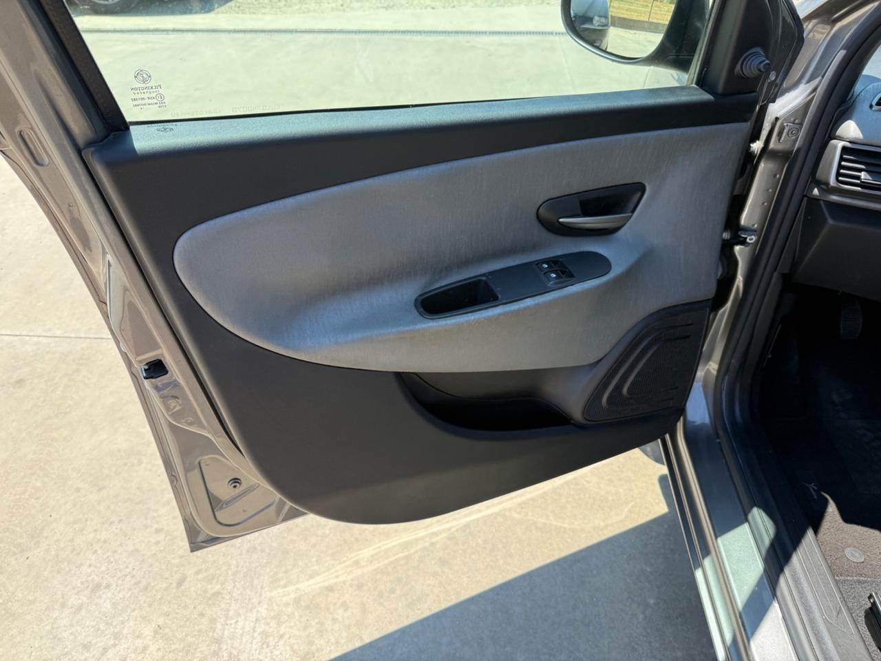 Lancia Ypsilon 1.2 69 CV 5 porte Gold