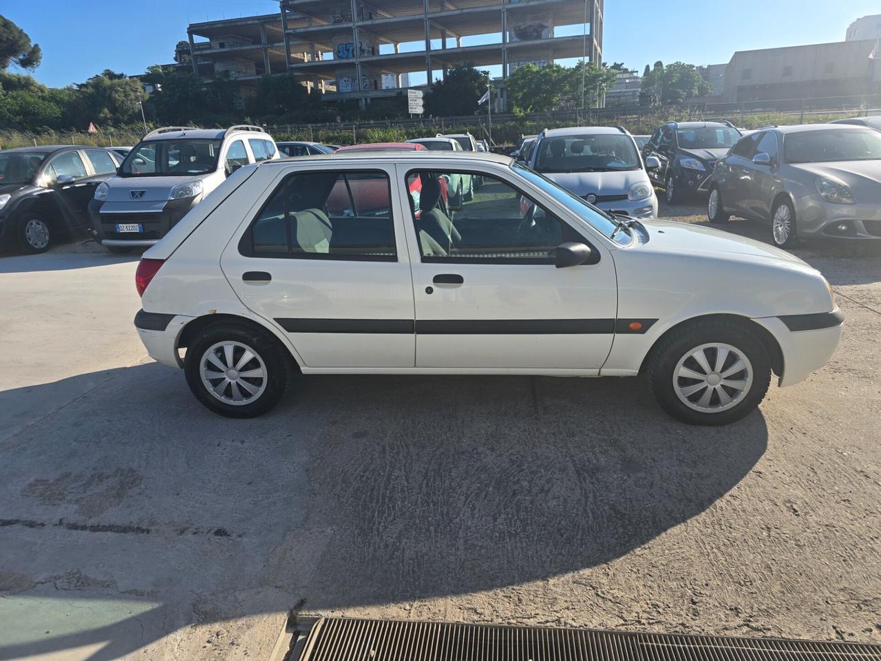 Ford Fiesta 1.4i 16V cat 5 porte Ghia