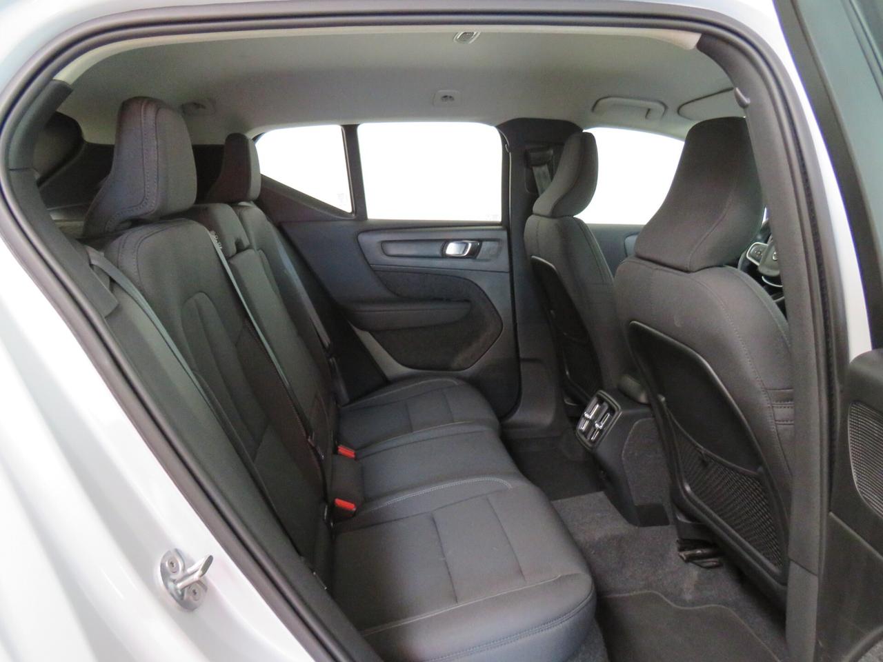 Volvo XC40 B4 AWD Geartronic Momentum