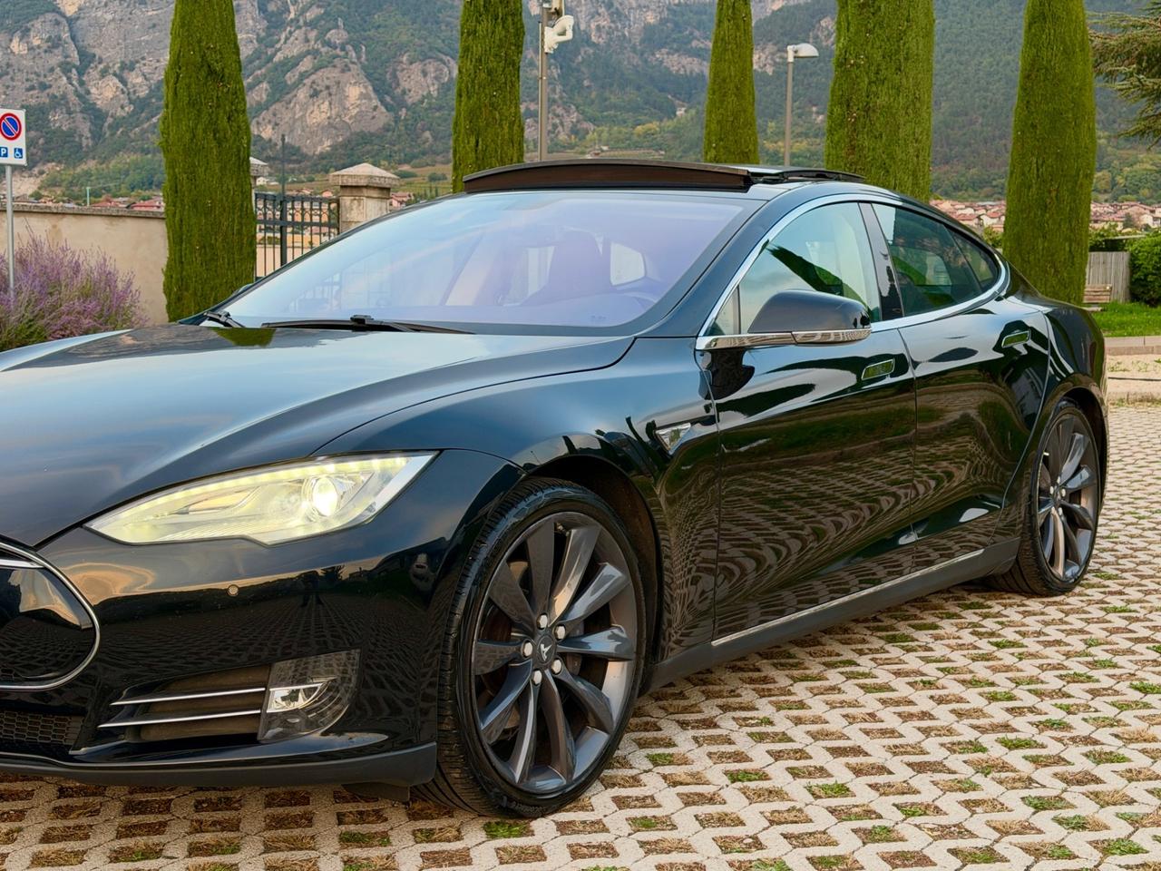 Tesla Model S P85 ,,RICARICA SC01 GRATIS A VITA”