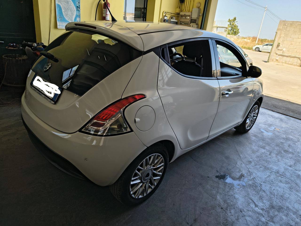 Lancia Ypsilon 1.2 69 CV 5 porte S&S Gold
