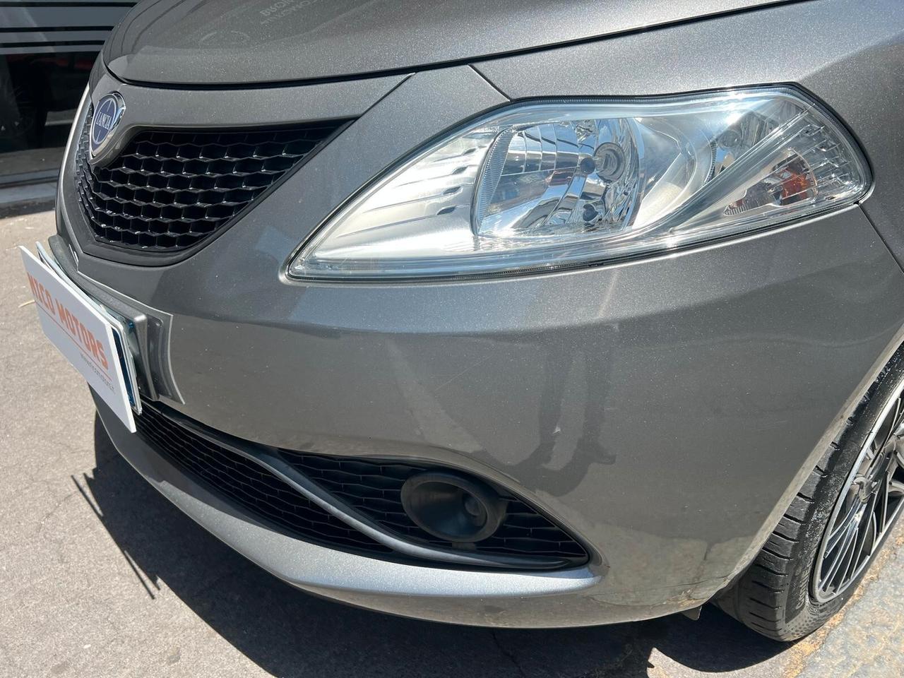 Lancia Ypsilon 1.2 69 CV 5 porte Platinum