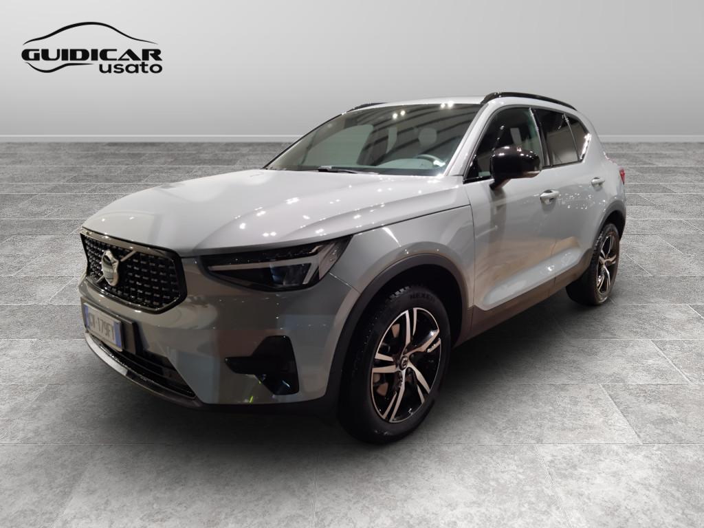 VOLVO XC40 2023 - XC40 2.0 b3 Plus Dark auto