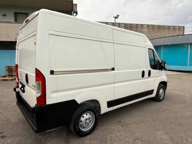 Peugeot Boxer 2.2 Hdi 140cv allestito store van