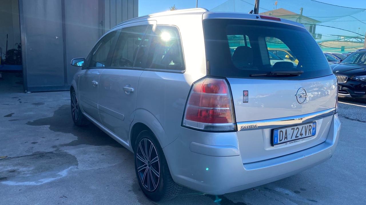 Opel Zafira 1.8 16V VVT Enjoy