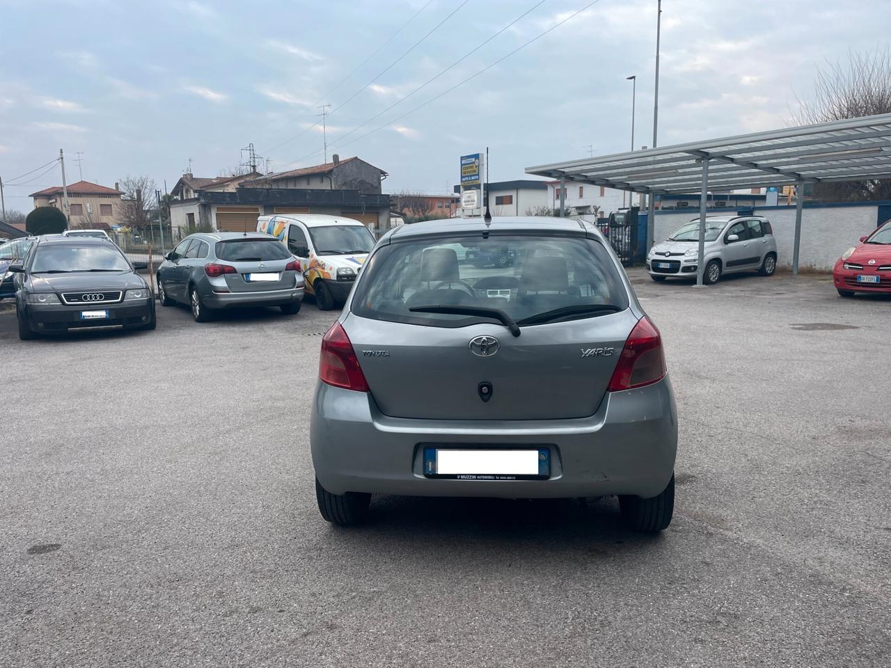 Toyota Yaris 1.0 5 porte
