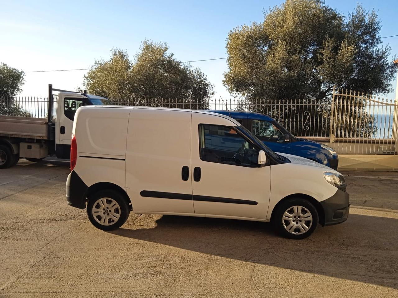 Fiat Doblò MJT 3 posti con porta laterale e clima