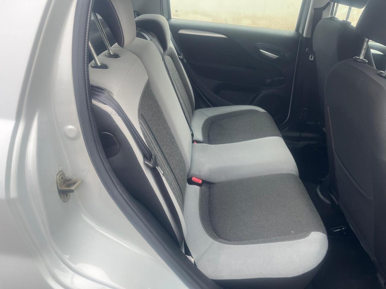 Punto Fiat g punto 5P-1.4-77cv- metano -full-2012