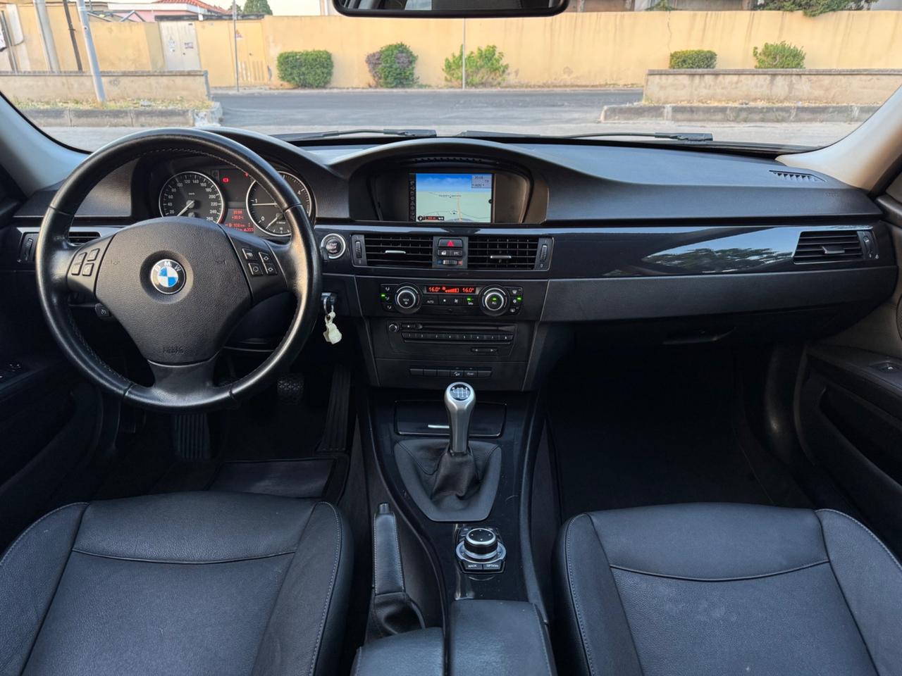 Bmw 320D INTERNI IN PELLE/NAVI/XENO