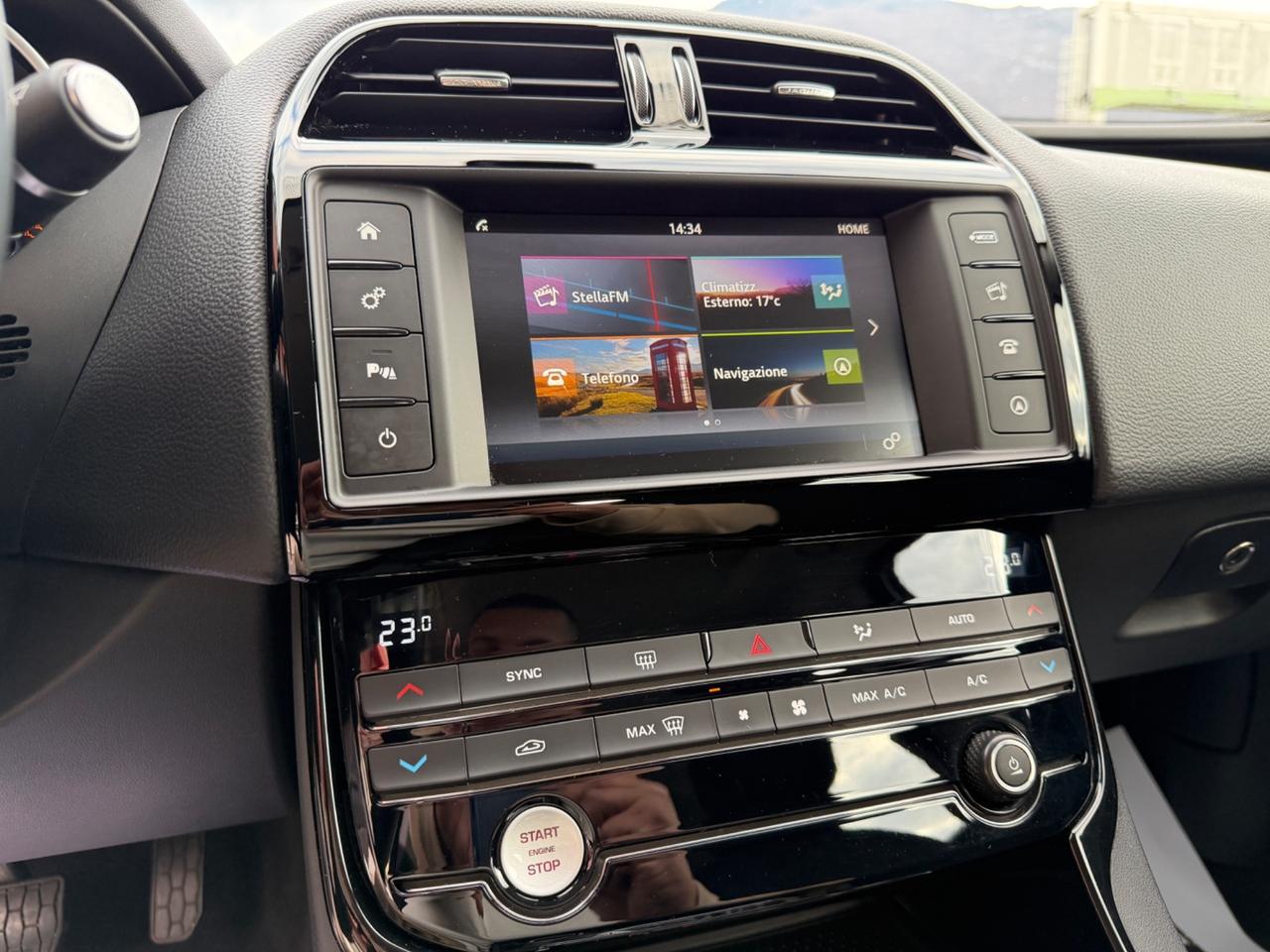 Jaguar XE - Prestige - FULL OPTIONAL