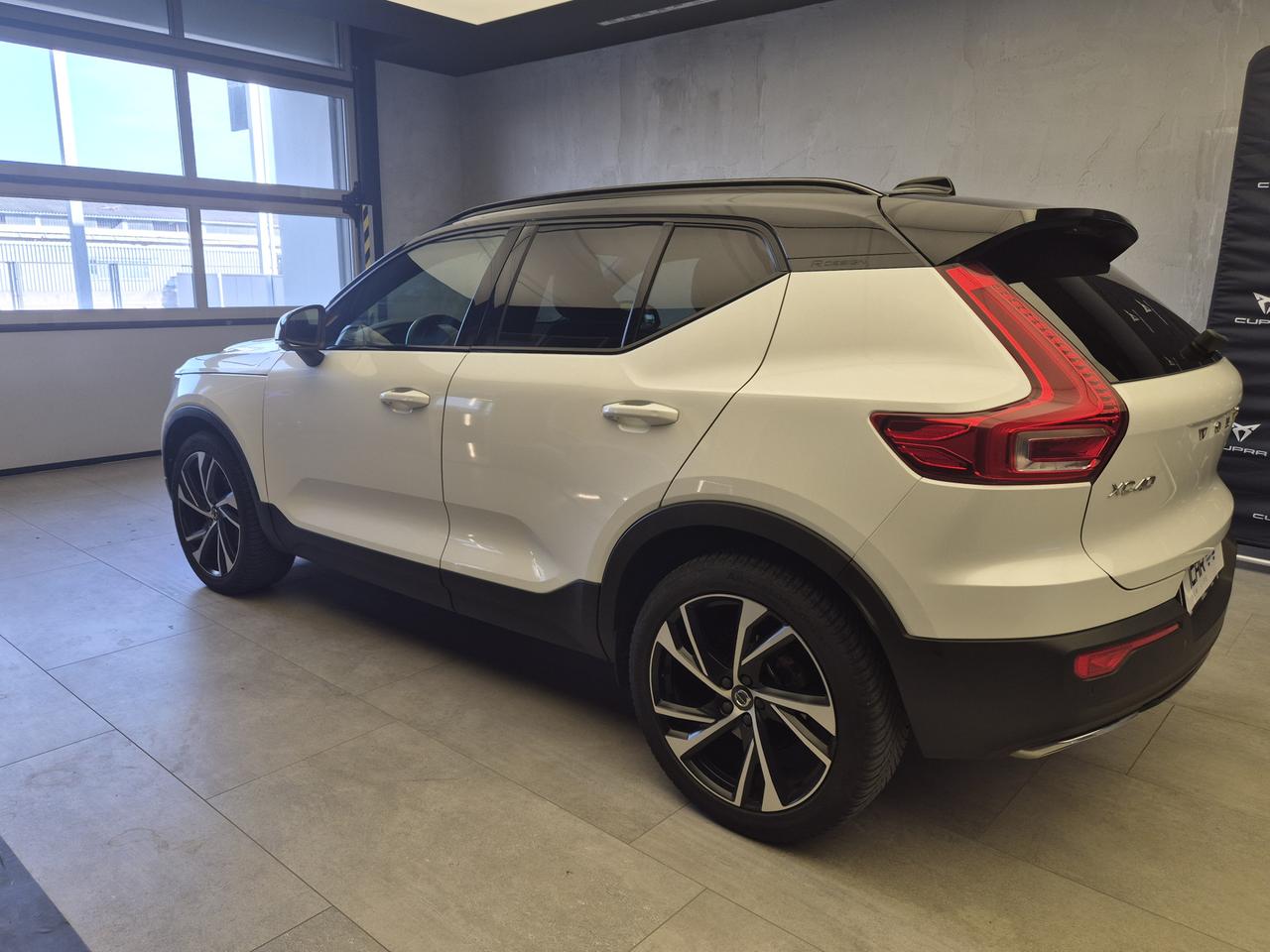 VOLVO XC40 - XC40 2.0 d4 R-design awd geartronic