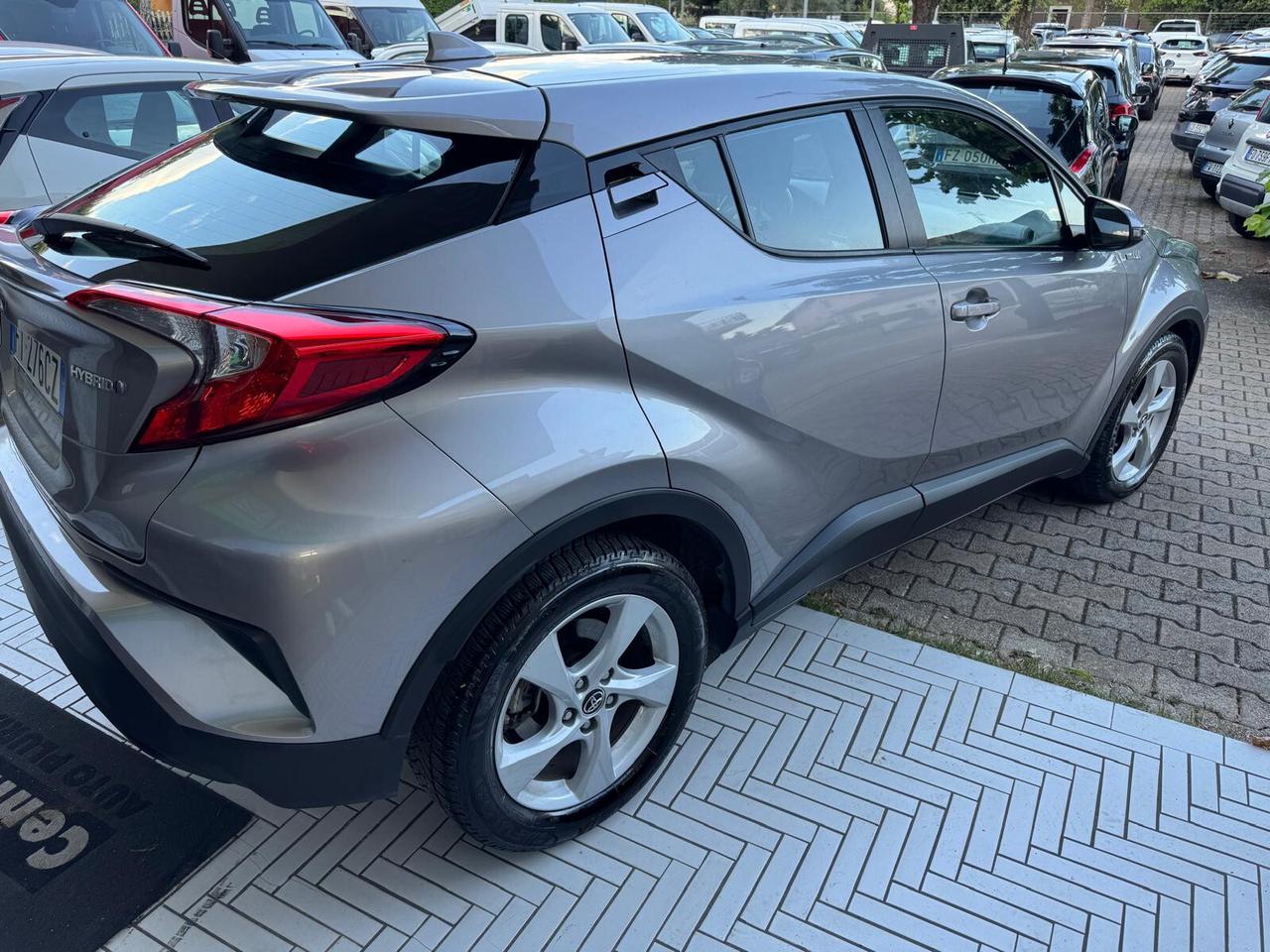 Toyota C-HR 1.8 Hybrid E-CVT Business