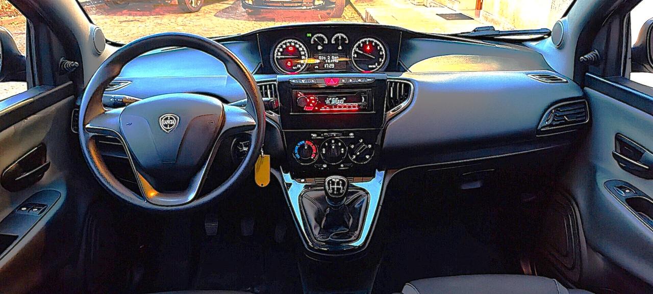 Lancia Ypsilon 1.2 69 CV 5 porte GPL Ecochic Silver