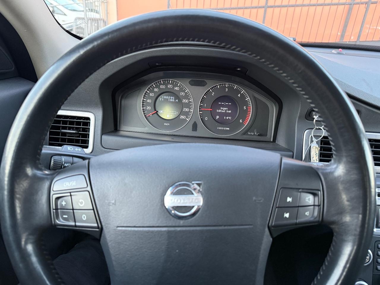 Volvo XC 70 D5 2.4d 185CV AWD AUTOMATICO Momentum