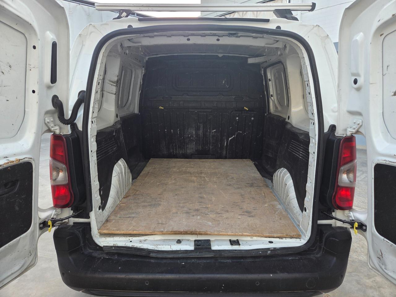 NOLEGGIA O ACQUISTA CITROEN BERLINGO 1.5 100CV 3 POSTI