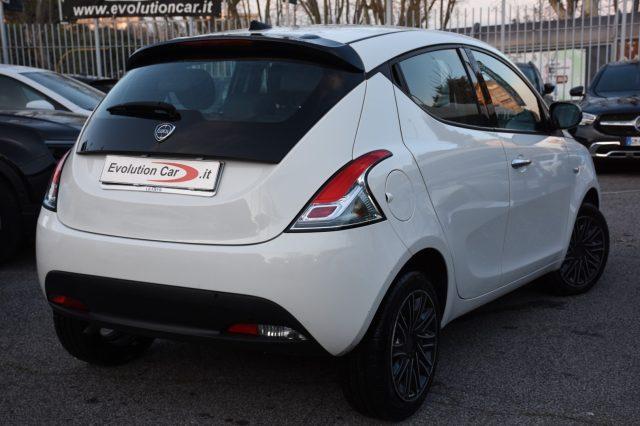 LANCIA Ypsilon 1.0 FireFly 5 p. S&S Hybrid ORO **5 POSTI**