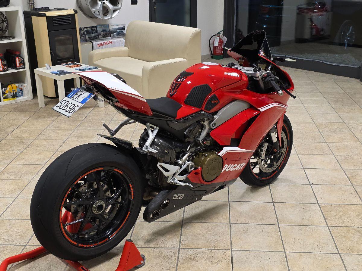 DUCATI PANIGALE V4 CON SCARICO DESMO OK