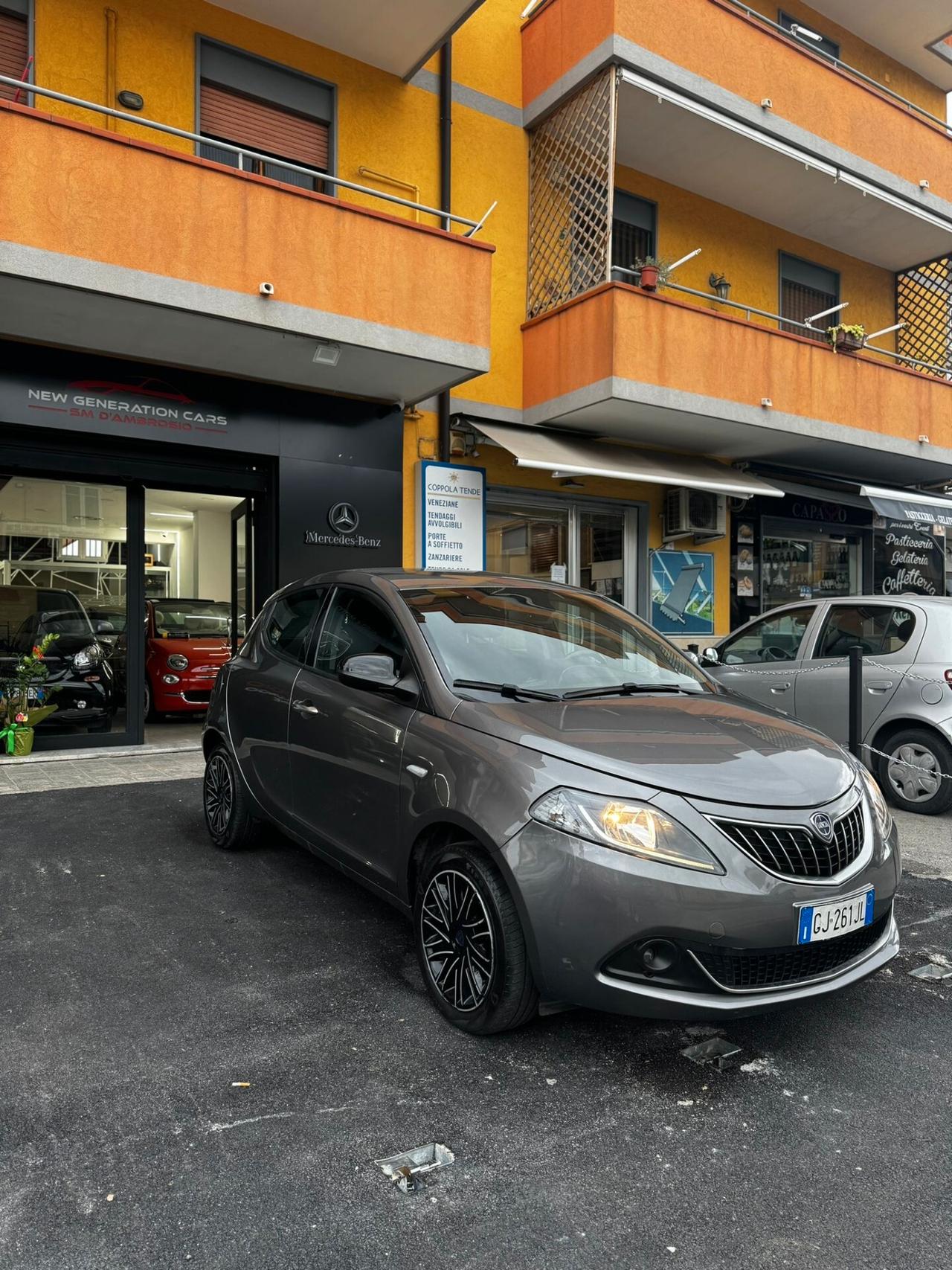 Lancia Ypsilon 1.0 FireFly 5 porte S&S Hybrid Ecochic Silver