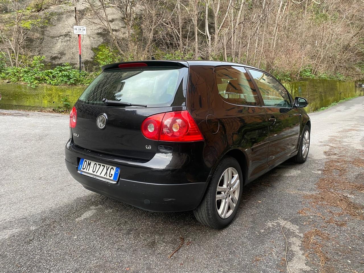 VOLKSWAGEN GOLF 1.6 BENZINA NEO PATENTATI 2008