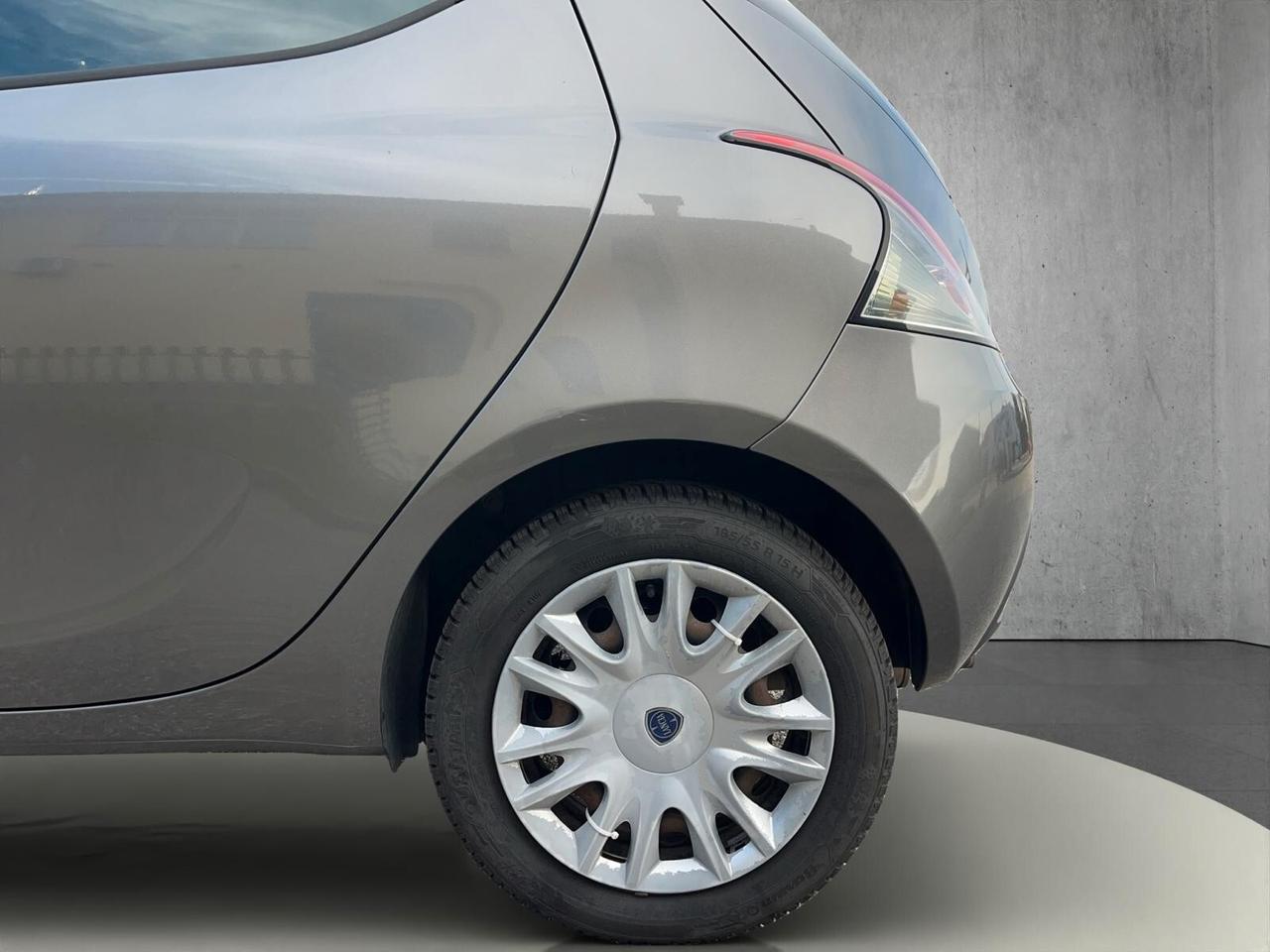 Lancia Ypsilon 1.2 69 CV 5 porte S&S Silver