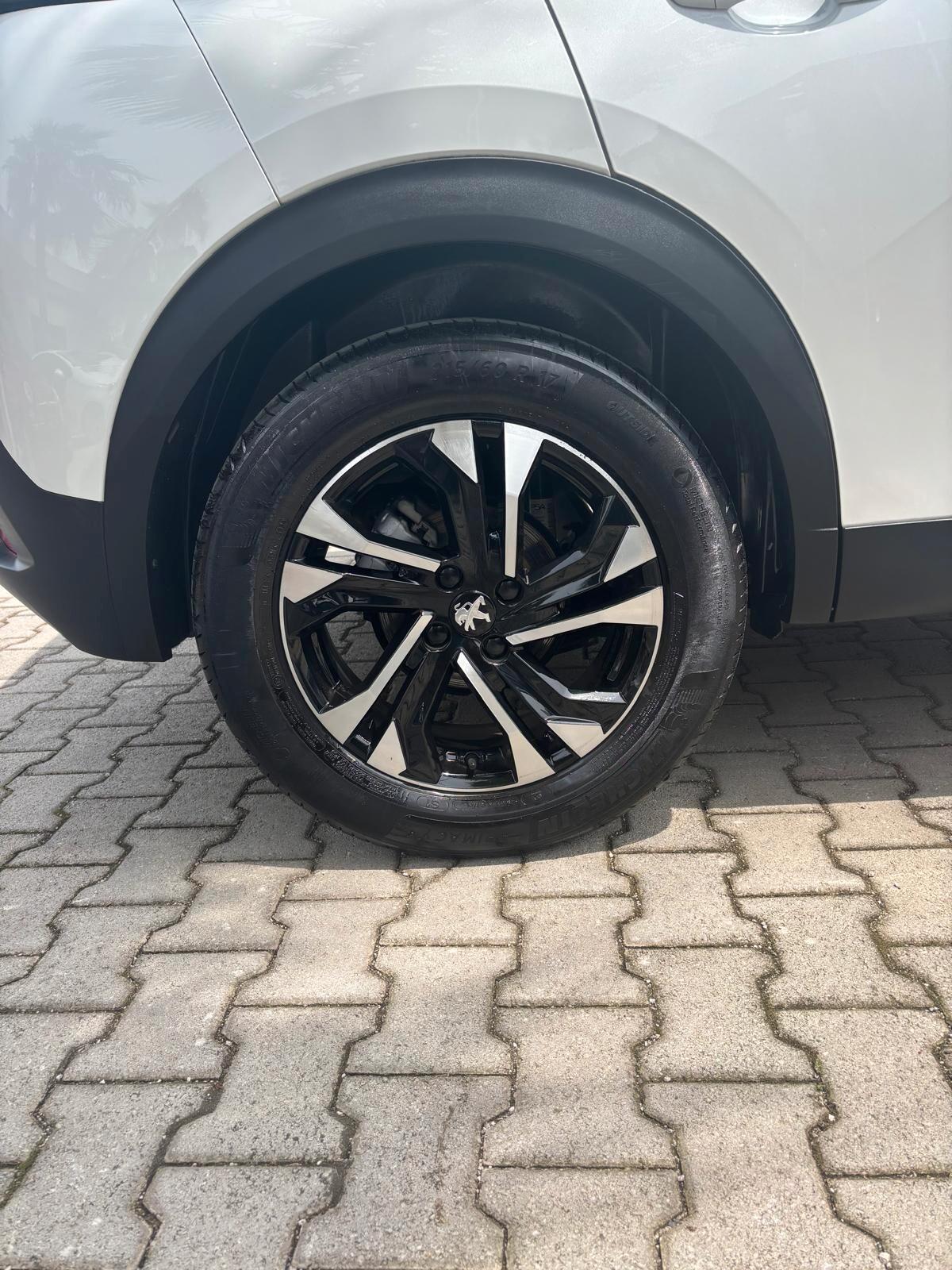 Peugeot 2008 BlueHDi 130 S&S EAT8 Allure Navi Pack