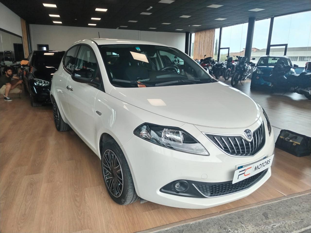 Lancia Ypsilon Hybrid Gold