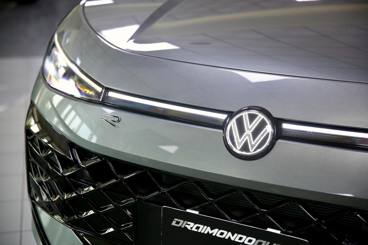 Volkswagen T-Roc R-Line 1.5 eTSI ACT 150 cv DSG_NUOVA_KM0