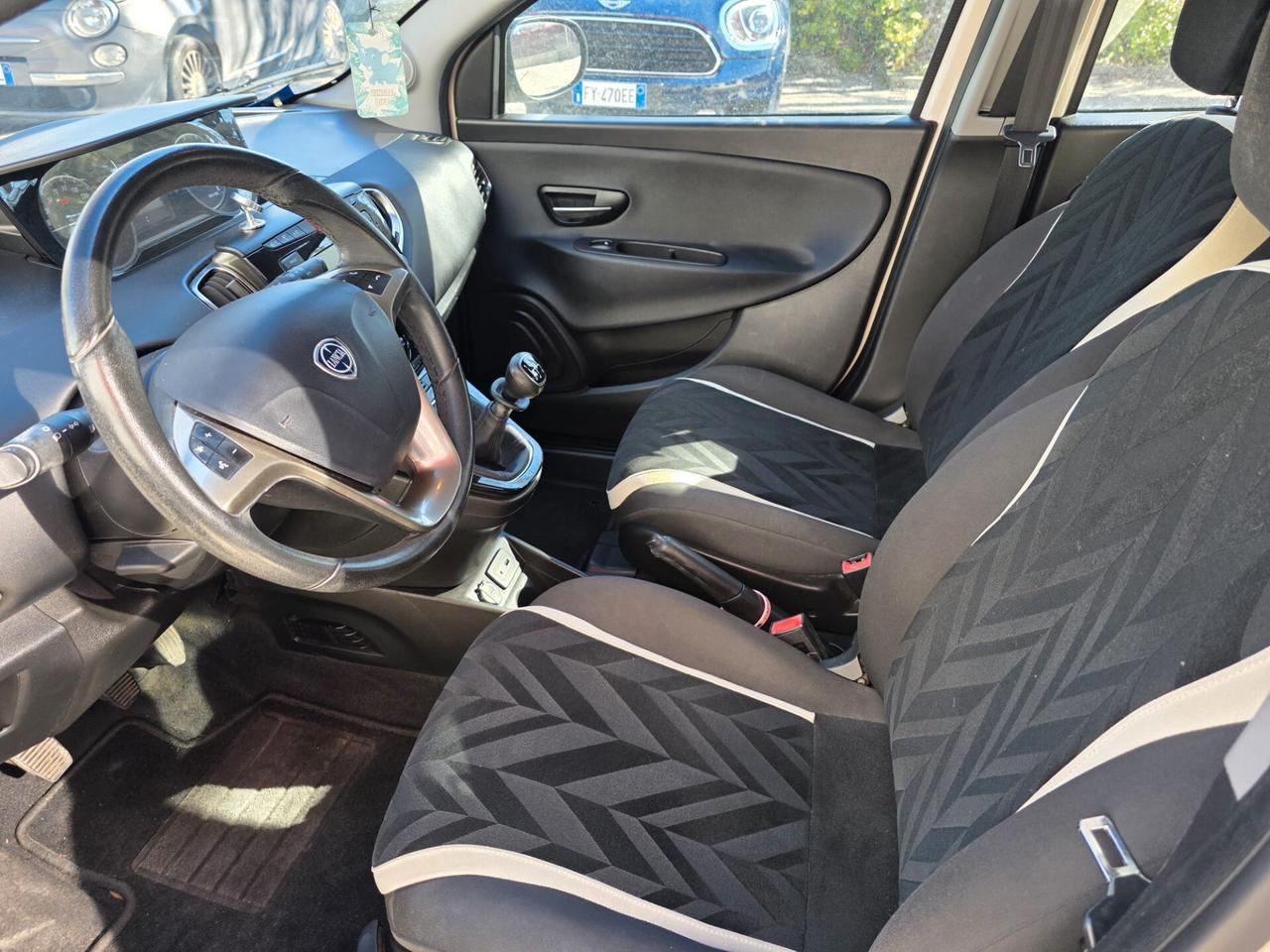 Lancia Ypsilon 1.2 69 CV 5 porte Gold