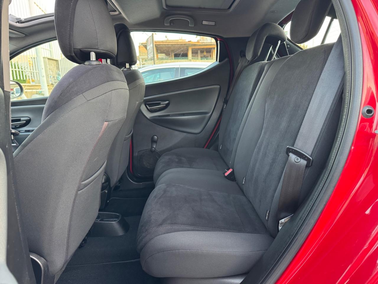 Lancia Ypsilon 1.3 MJT 95CV Platinum TETTO
