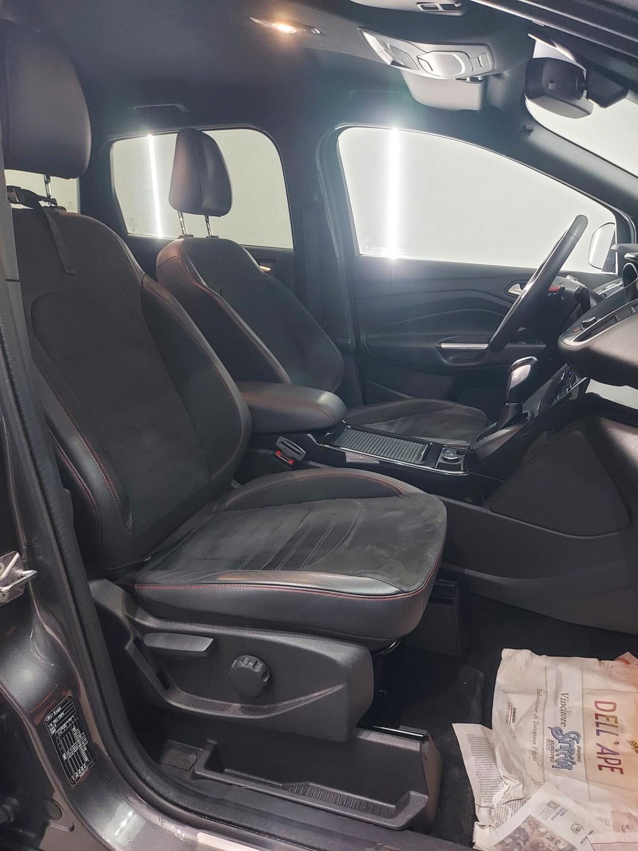 Ford Kuga 1.5 TDCI 120 CV S&S 2WD ST-LINE